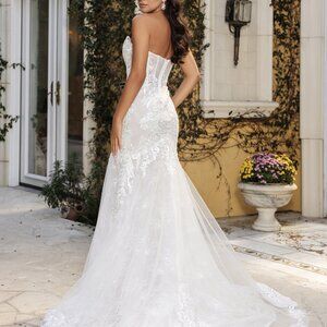 ivory wedding dress.Strapless lace applique embellished bridal gown